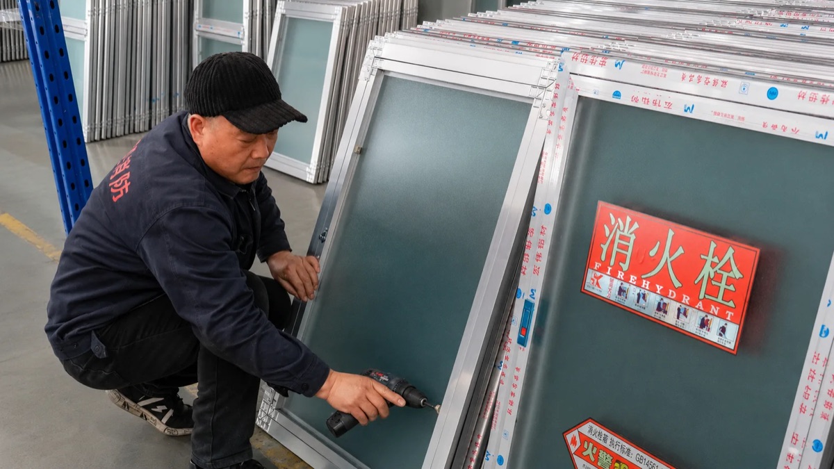Fitting glass into hose box doors
