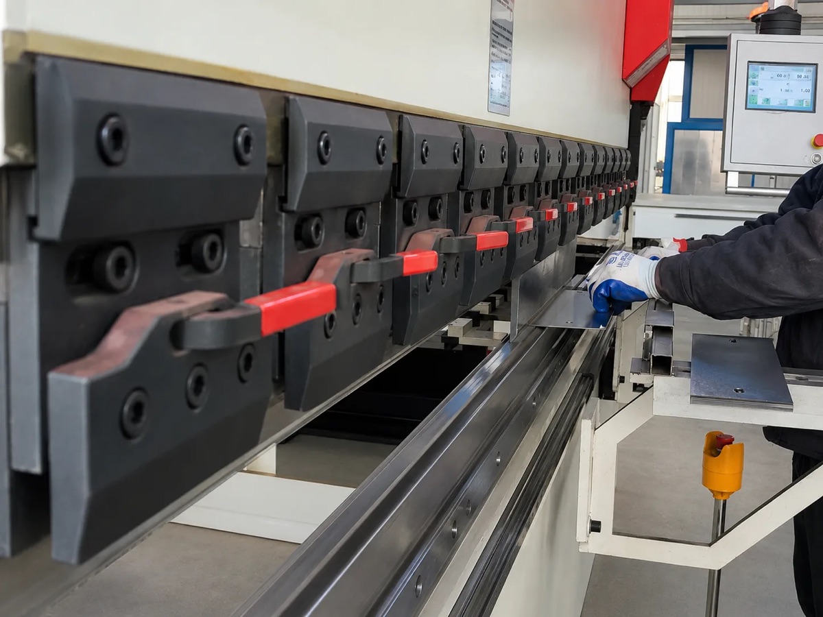CNC bending hose box bodies and doors