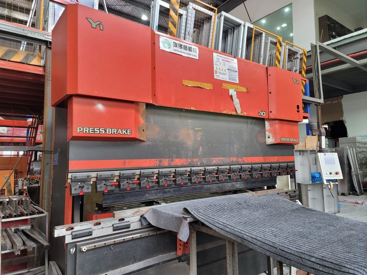 CNC press brake for steel forming