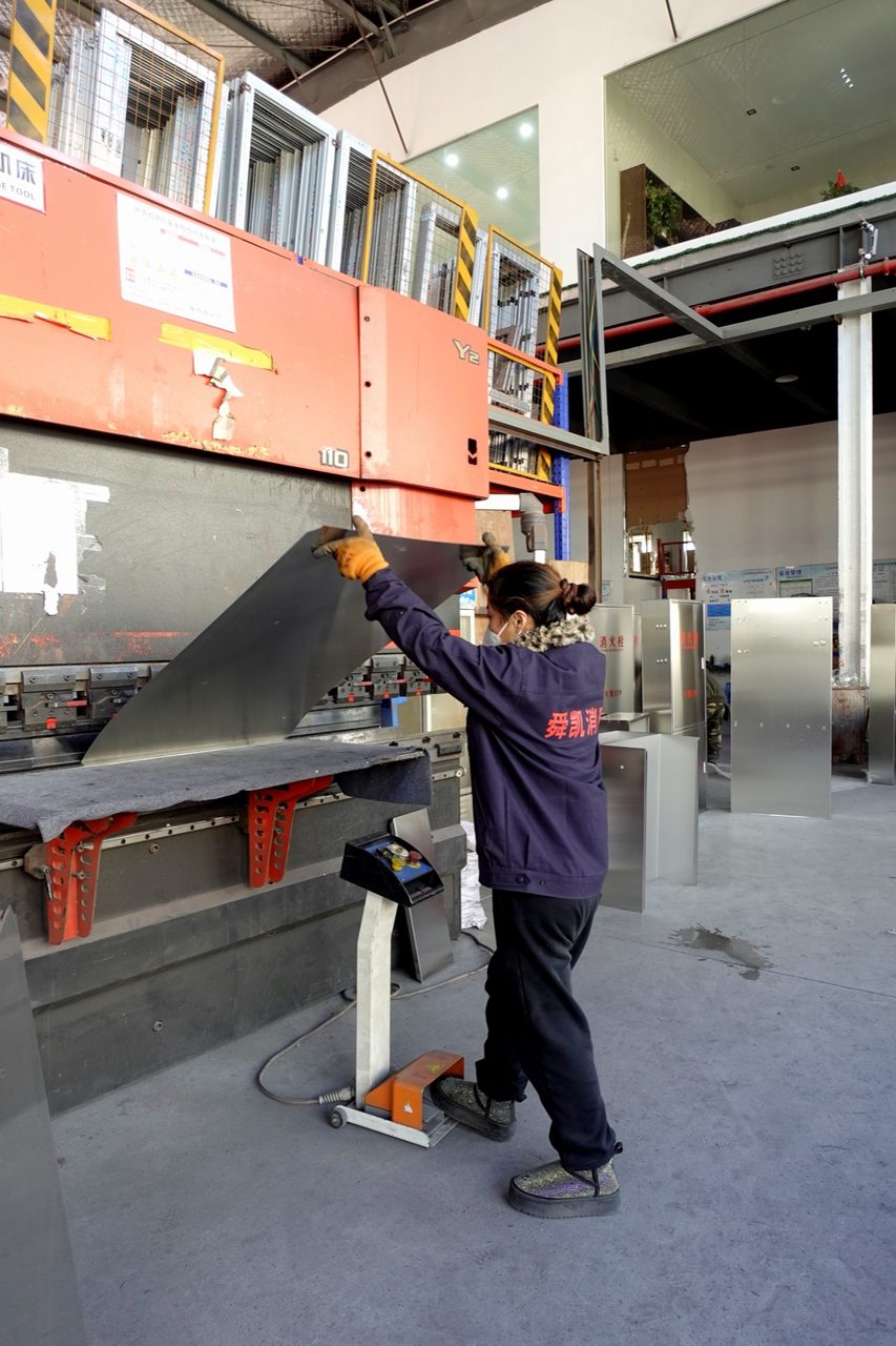 CNC press brake bending