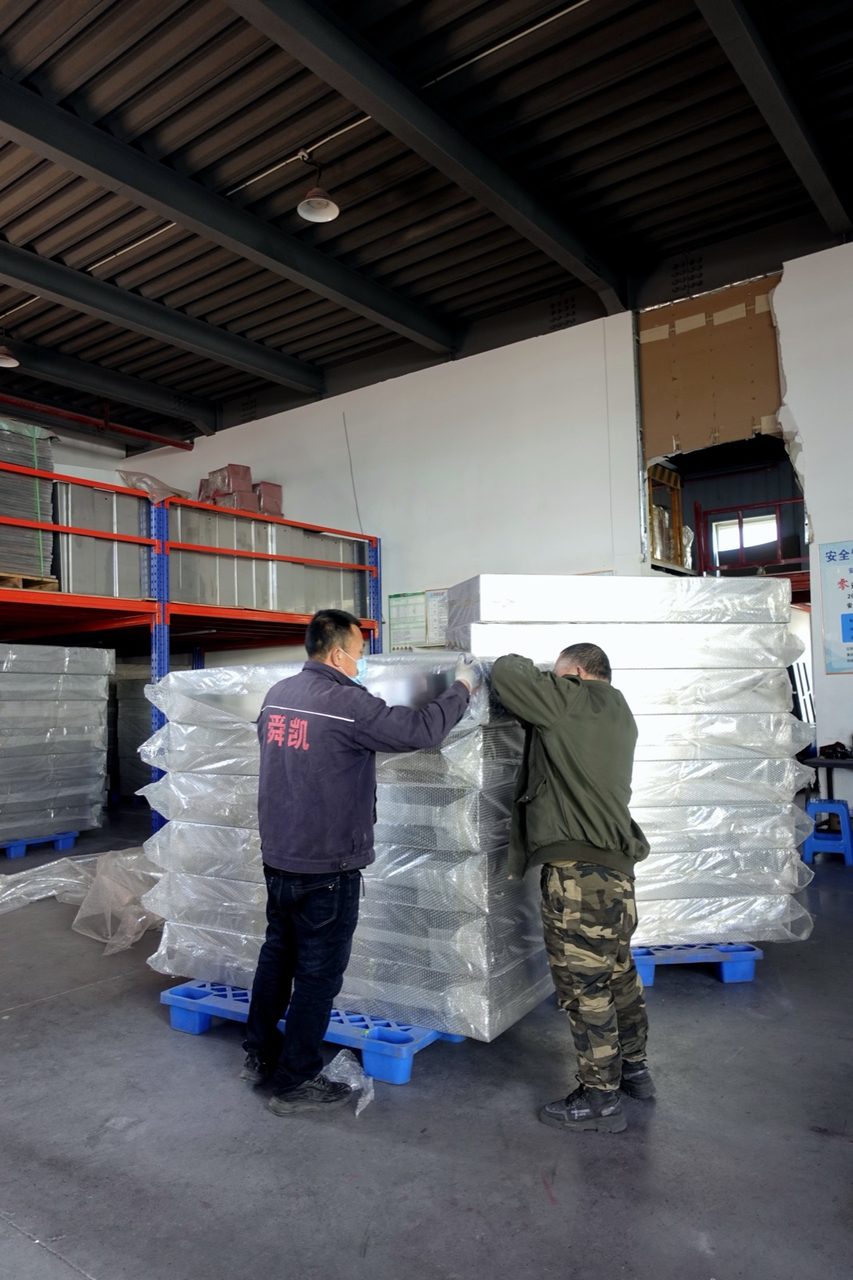 Wooden crate packing for export
