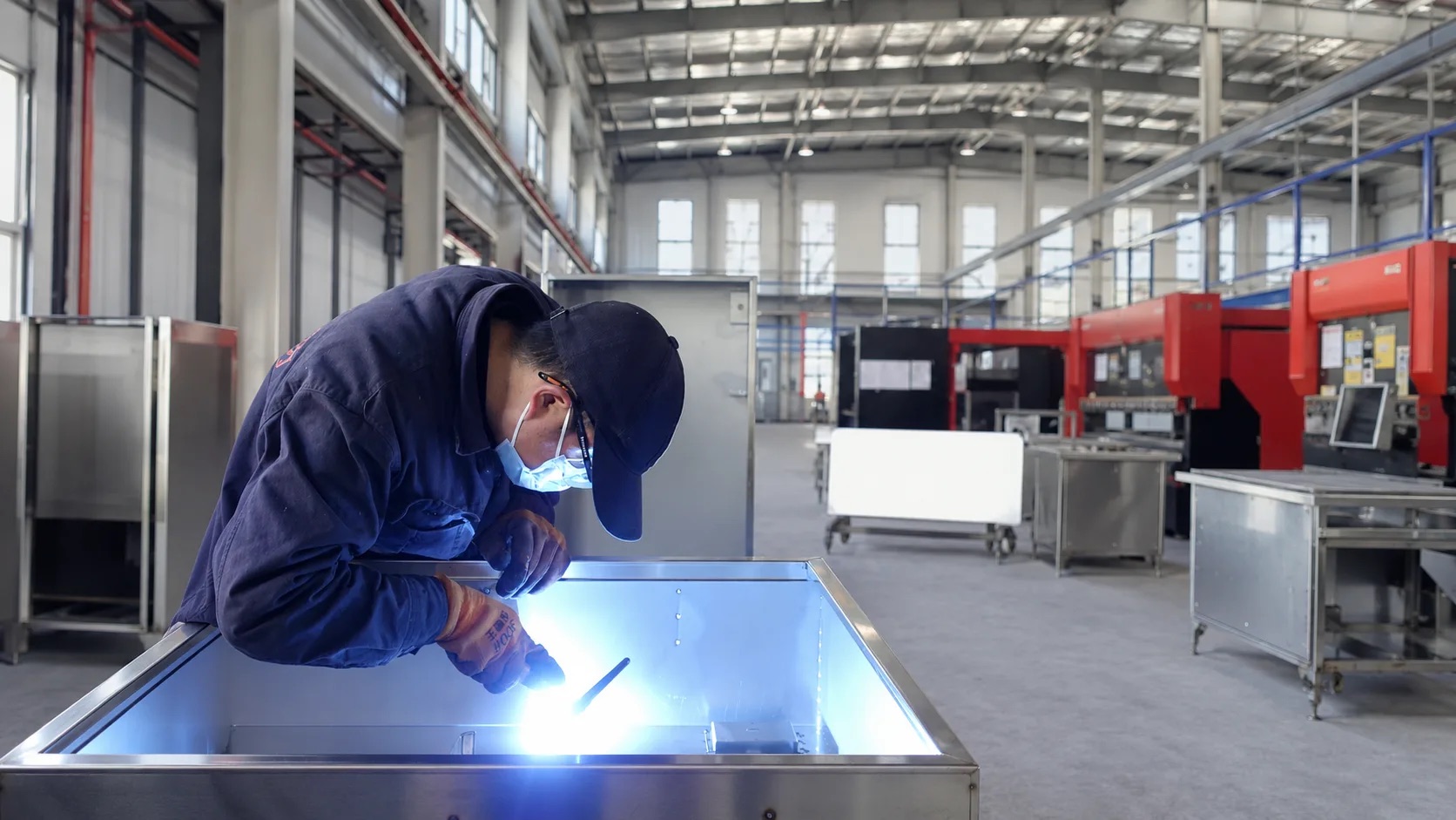 Quality inspection of a stainless steel fire cabinet at SOKEI Fire