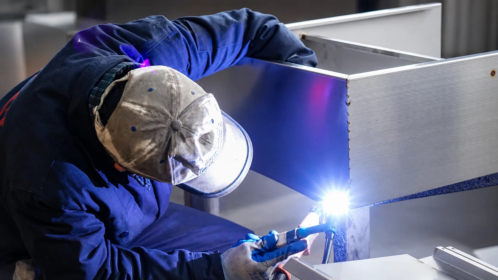 SOKEI welder fabricating a SUS 304 stainless steel fire hydrant cabinet at the Jingjiang production base